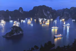 Du thuyền tại Vịnh Hạ Long. (Ảnh minh họa: Minh Đức/TTXVN)