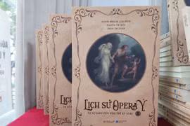 Tập đầu tiên trong bộ sách “Lịch sử Opera Ý” do Nhà xuất bản Dân trí và Công ty OmegaPlus ấn hành. (Ảnh: Minh Thu/Vietnam+)