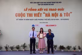 Lễ tổng kết và trao giải Cuộc thi viết “Hà Nội và tôi” lần thứ nhất. (Ảnh: PV/Vietnam+)