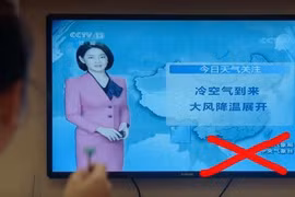 Hình ảnh "đường lưỡi bò" (góc dưới bên phải) xuất hiện trong sê-ri "Gửi thời thanh xuân ấm áp của chúng ta". (Ảnh chụp màn hình)