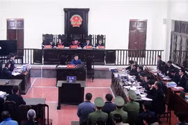 Ngày làm việc thứ 7 phiên tòa xét xử vụ sự cố y khoa tại Bệnh viện đa khoa tỉnh Hòa Bình. (Ảnh: Vũ Thị Hà/TTXVN)