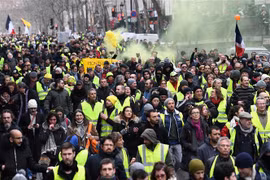 Người biểu tình Áo vàng tập trung tại thủ đô Paris, Pháp, ngày 26/1/2019. (Ảnh: AFP/ TTXVN)