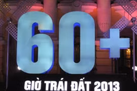 Hưởng ứng Giờ Trái Đất 2013 với 60 phút "tắt đèn, bật tương lai." (Ảnh: Hùng Võ/Vietnam+)