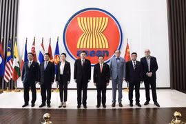 Các đại biểu chụp ảnh chung tại cuộc gặp. (Nguồn: asean.org)