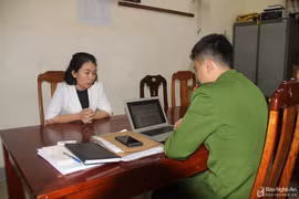 Cơ quan Công an làm việc với Chu Thị Điệp. (Nguồn: Báo Nghệ An)