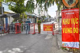 Chốt kiểm soát người dân ra vào phường Lạc Đạo, thành phố Phan Thiết, tỉnh Bình Thuận. (Ảnh: Nguyễn Thanh/TTXVN)