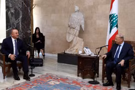 Tổng thống Liban Michael Aoun và Ngoại trưởng Thổ Nhĩ Kỳ Mevlut Cavusoglu. (Nguồn: AFP)