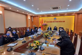 Điểm cầu theo dõi phiên tòa trực tuyến tại Tòa án Nhân dân thành phố Hà Nội. (Ảnh: Kim Anh/TTXVN)