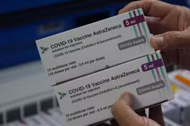 CDC Cần Thơ tiếp nhận vaccine. (Ảnh: TTXVN phát)