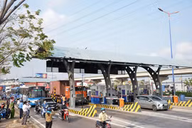 Trạm thu phí Xa lộ Hà Nội. (Ảnh: Thành Chung/TTXVN)