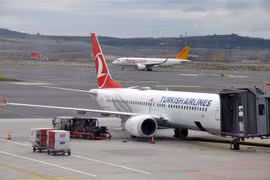 Máy bay Boeing 737 Max tại sân bay Istanbul, Thổ Nhĩ Kỳ ngày 15/4/2021. (Ảnh: DHA/TTXVN)