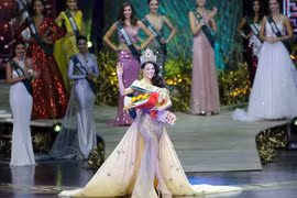 Hình ảnh Nguyễn Phương Khánh đăng quang Hoa hậu Trái Đất 2018