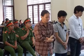 Xét xử 3 công nhân Công ty Pouyuen gây rối, ném đá vào cảnh sát