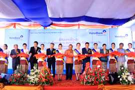 Quang cảnh lễ cắt băng khai trương Chi nhánh. (Ảnh: Phạm Kiên/Vietnam+)