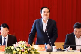 Bộ trưởng Bộ Giáo dục và Đào tạo Phùng Xuân Nhạ phát biểu tại buổi làm việc với lãnh đạo tỉnh Yên Bái. (Ảnh: Việt Dũng/TTXVN)