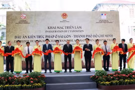Quang cảnh Lễ cắt băng khai mạc Triển lãm “Dấu ấn kiến trúc Pháp ở Sài Gòn-Thành phố Hồ Chí Minh.” (Ảnh: Xuân Khu/TTXVN)