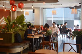 Các cửa hàng đã mở cửa trở lại. (Ảnh: Văn Dũng/TTXVN)