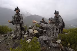Binh sỹ Mỹ tham gia chiến dịch quân sự tại Nishagam, tỉnh Kunar, Afghanistan. (Ảnh: AFP/TTXVN)