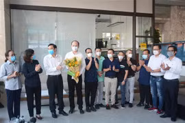 Lãnh đạo thành phố Đà Nẵng gặp mặt thân mật, tiễn đoàn y, bác sỹ Thành phố Hồ Chí Minh. (Ảnh: Văn Dũng/TTXVN)