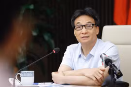 Phó Thủ tướng Chính phủ Vũ Đức Đam, Trưởng Ban Chỉ đạo Quốc gia phòng, chống dịch bệnh COVID-19, chủ trì cuộc họp. (Ảnh: Dương Giang/TTXVN)
