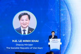 Phó Thủ tướng Chính phủ Lê Minh Khái phát biểu tại Diễn đàn Doanh nghiệp khu vực-Singapore lần thứ 7. (Ảnh: PV/Vietnam+)