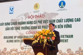 Ông Hà phát biểu tại Hội thảo 'Xây dựng chuỗi ngành hàng càphê Việt Nam chất lượng cao gắn với tăng trưởng xanh và phát triển bền vững,' ngày 12/3. (Ảnh: Vietnam+)