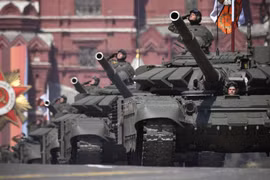 Xe tăng T-72B3 tại lễ tổng duyệt diễu binh kỷ niệm Ngày Chiến thắng ở Quảng trường Đỏ, thủ đô Moskva, Nga, ngày 7/5/2019. Ảnh: AFP/ TTXVN