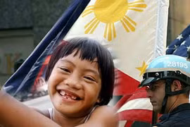 Một em bé người Philippines. (Người: Internet)