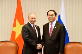 Chủ tịch nước Trần Đại Quang gặp Tổng thống Liên bang Nga Putin trong khuôn khổ Tuần lễ Cấp cao APEC lần thứ 24 tại Peru. (Nguồn: TTXVN)