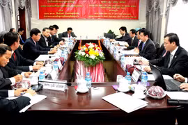 Đoàn cấp cao Ban Kinh tế Trung ương thăm và làm việc tại Lào