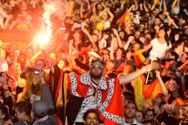 Người Đức ngập trong men say ăn mừng ngôi vô địch World Cup