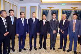 Thủ tướng Nguyễn Xuân Phúc tiếp lãnh đạo các doanh nghiệp hàng đầu của Trung Quốc. (Ảnh: Thống Nhất/TTXVN)