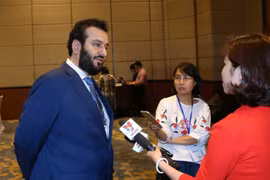 Ông Mohamed Alrayssi, Giám đốc điều hành Cơ quan Tin tức Các Tiểu Vương quốc Arab Thống Nhất (UAE) trả lời phỏng vấn của phóng viên Truyền hình Thông tấn. (Ảnh: Văn Điệp/TTXVN)