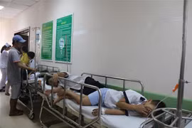 Học sinh bị ngộ độc thực phẩm. (Ảnh minh họa: Hoàng Nhị/TTXVN)