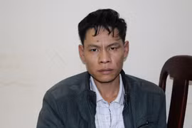 Đối tượng Vì Văn Toán tại cơ quan điều tra. (Ảnh: Xuân Tư/TTXVN)