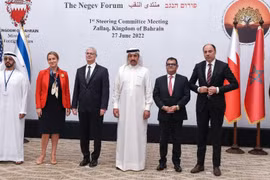 Đại diện các bên trong cuộc họp tại Bahrain. (Nguồn: al-monitor.com)