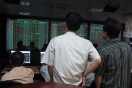 Chứng khoán sáng 17/6 lao dốc cùng thị trường thế giới