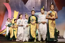 Lễ hội Áo dài trẻ em Việt Nam - Hướng về nguồn cội năm 2022