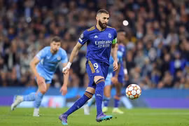 Benzema vươn lên dẫn dầu danh sách Vua phá lưới sau cú panenka