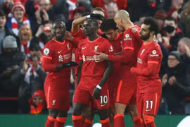 Liverpool chỉ còn kém Man City 3 điểm, Chelsea thắng 'hủy diệt'