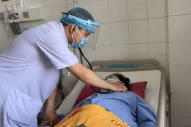 Cần Thơ: Cứu sống bệnh nhân mắc COVID-19 nặng bị xuất huyết tự phát 