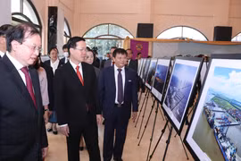 [Photo] Triển lãm ảnh với chủ đề 'Vẻ đẹp Việt Nam' tại Lào