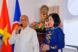 Phái đoàn Việt Nam và CHDCND Lào tại Geneva giao lưu hữu nghị