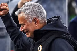 HLV Jose Mourinho bật khóc trong ngày lập kỷ lục ở cúp châu Âu
