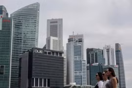 Các tòa nhà tại trung tâm tài chính của Singapore ngày 23/6. (Nguồn: EPA/TTXVN)