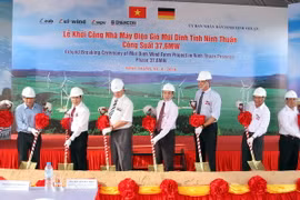 Lễ khởi công Nhà máy điện gió Mũi Dinh. (Ảnh: Công Thử/TTXVN)