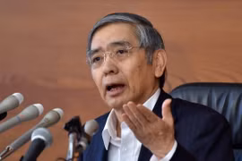 Thống đốc Ngân hàng Trung ương Haruhiko Kuroda tại cuộc họp báo ở Tokyo. (Nguồn: AFP/TTXVN) 