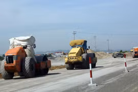Đoạn tuyến cao tốc Cao Bồ-Mai Sơn thuộc tỉnh Ninh Bình có tổng chiều dài hơn 15,2km, với quy mô 6 làn xe, có vốn đầu tư khoảng 1.607 tỷ đồng, sử dụng vốn trái phiếu Chính phủ. (Ảnh: Huy Hùng/TTXVN )