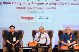 Thủ tướng Nguyễn Xuân Phúc trả lời các câu hỏi của đại biểu dự hội nghị. (Ảnh: Thống Nhất/ TTXVN)