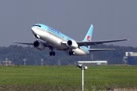 Máy bay của hãng hàng không Korean Air Lines cất cánh từ sân bay Kimpo ở Seoul, Hàn Quốc. (Ảnh: AFP/ TTXVN)